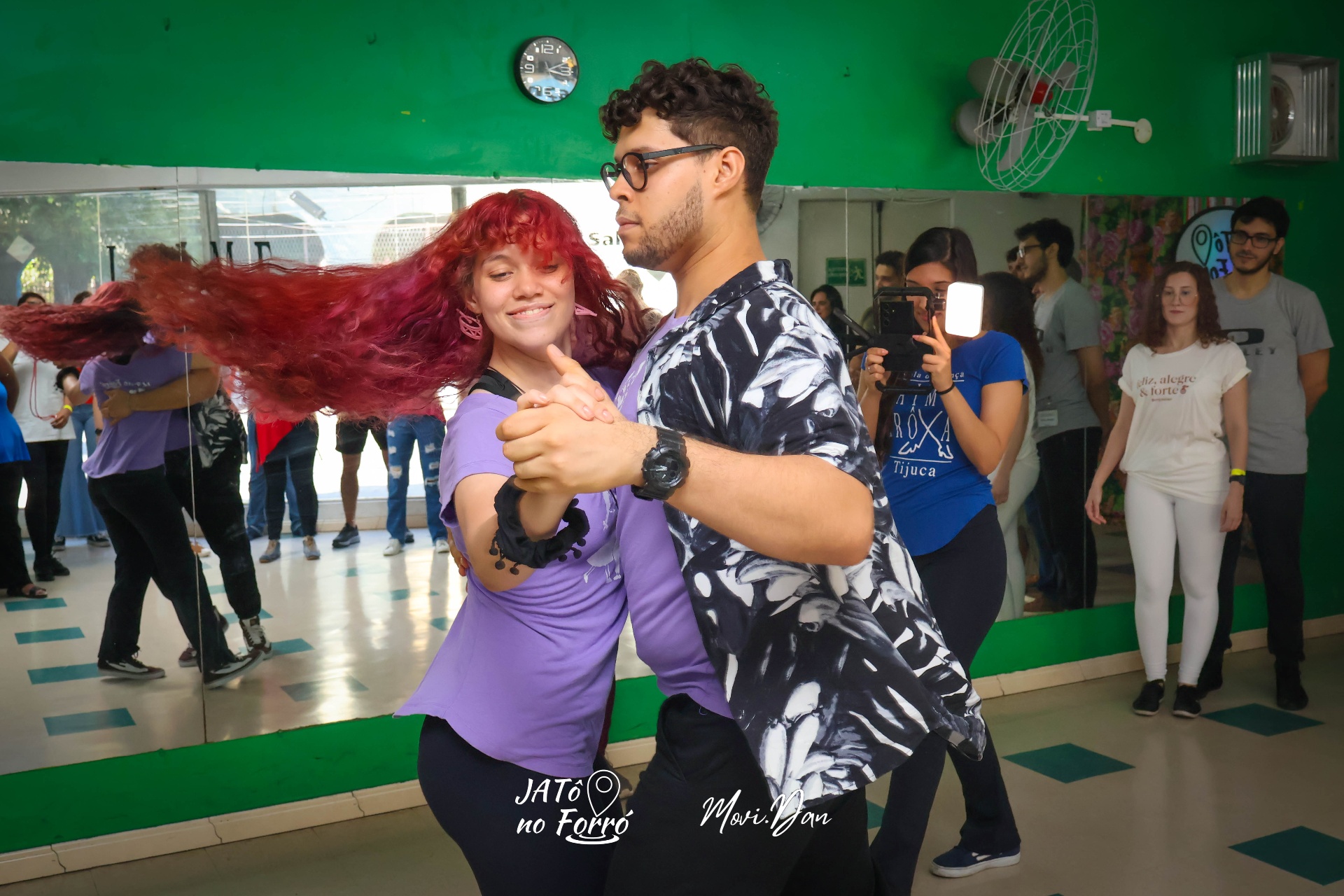 Giros e elegância no salão